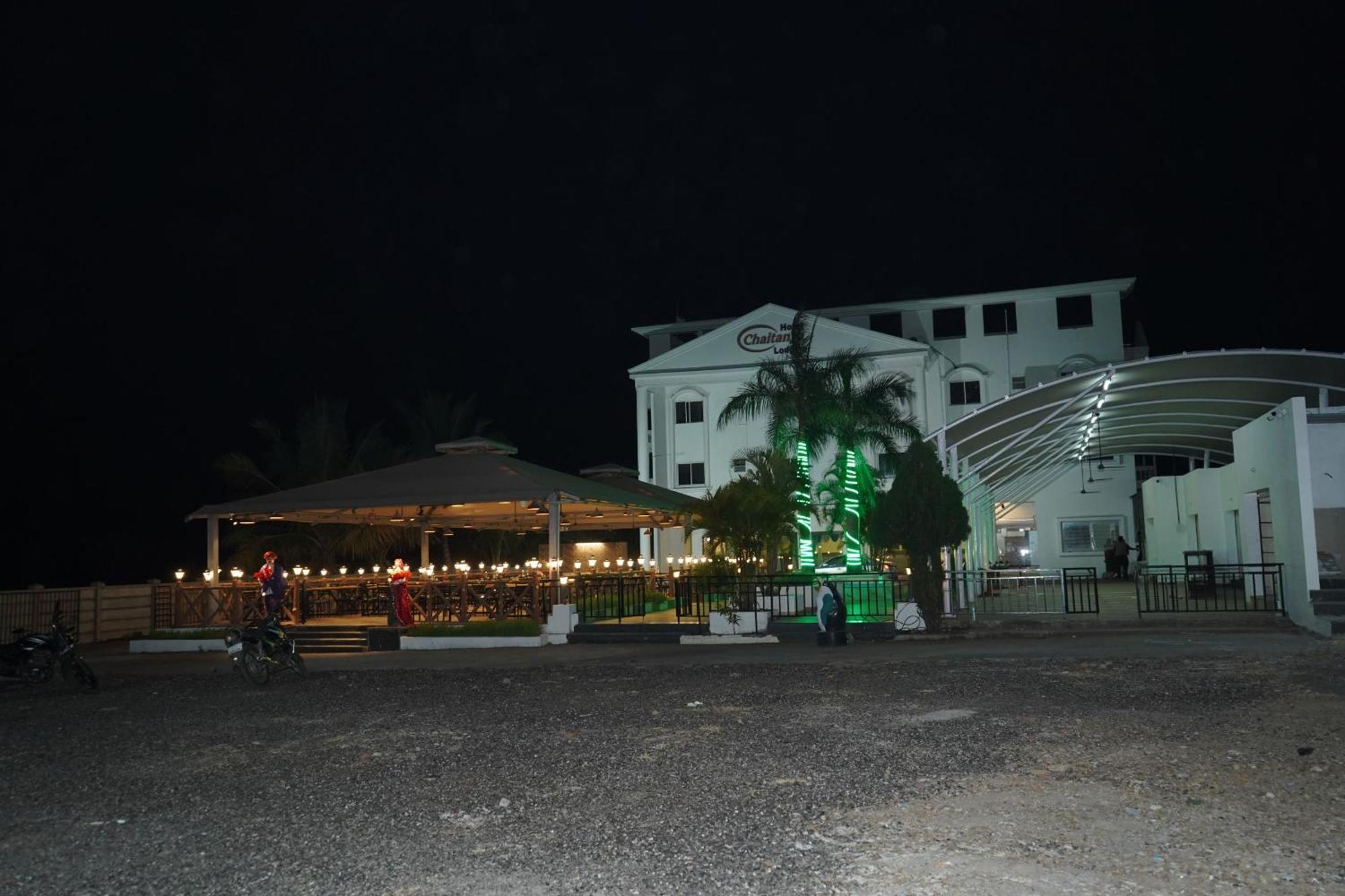 Hotel Chaitanya Lodging Supe ภายนอก รูปภาพ