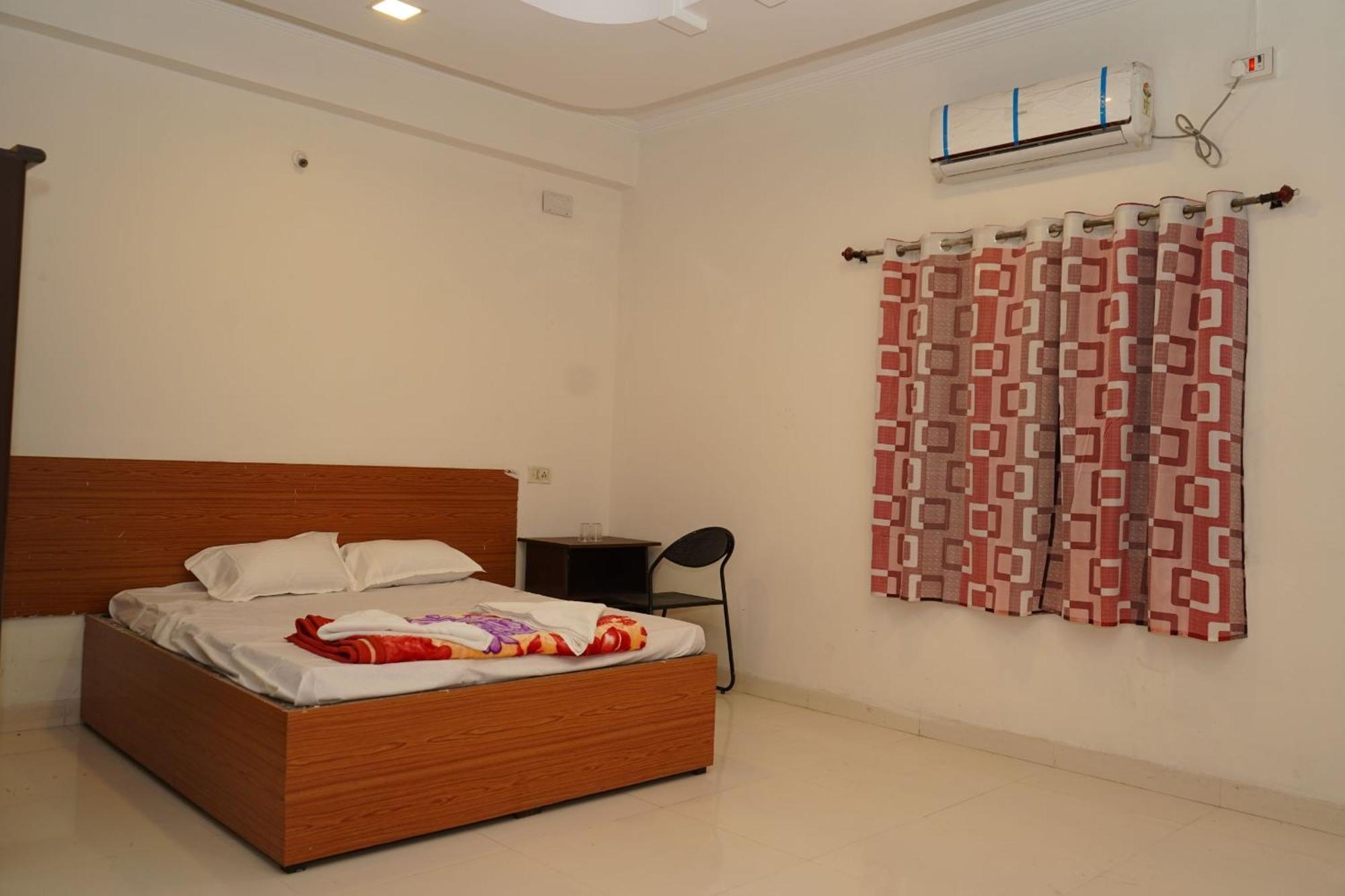 Hotel Chaitanya Lodging Supe ภายนอก รูปภาพ